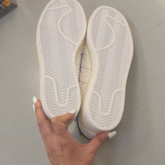 Adidas Femalle size 8 shoe - Picture 8 of 10